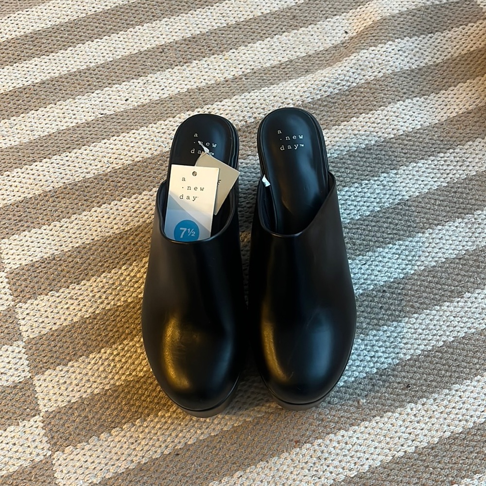 Platform clogs